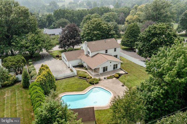 15 CRESTVIEW RD, Phoenixville, PA 19460