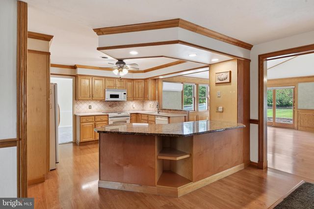 15 CRESTVIEW RD, Phoenixville, PA 19460