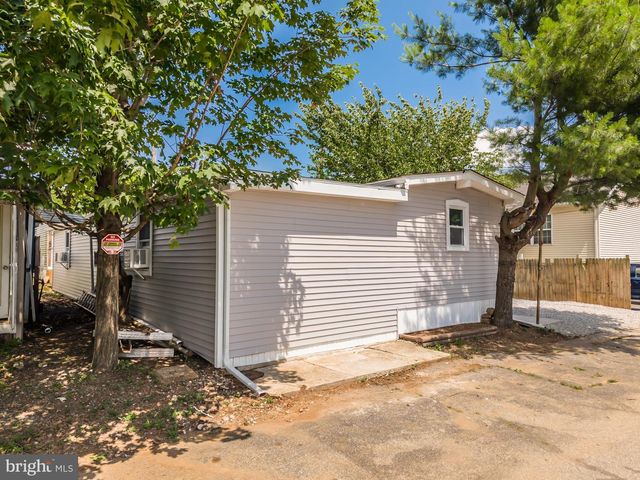 8-B SHERMAN DR, Claymont, DE 19703