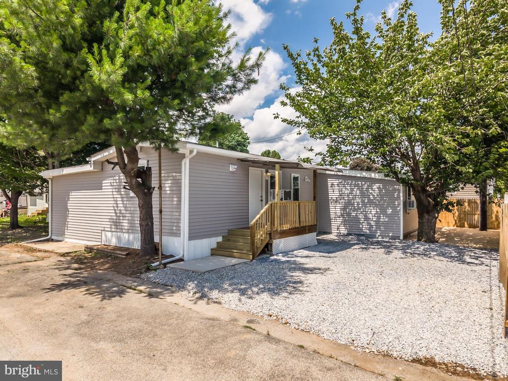 8-B SHERMAN DR, Claymont, DE 19703