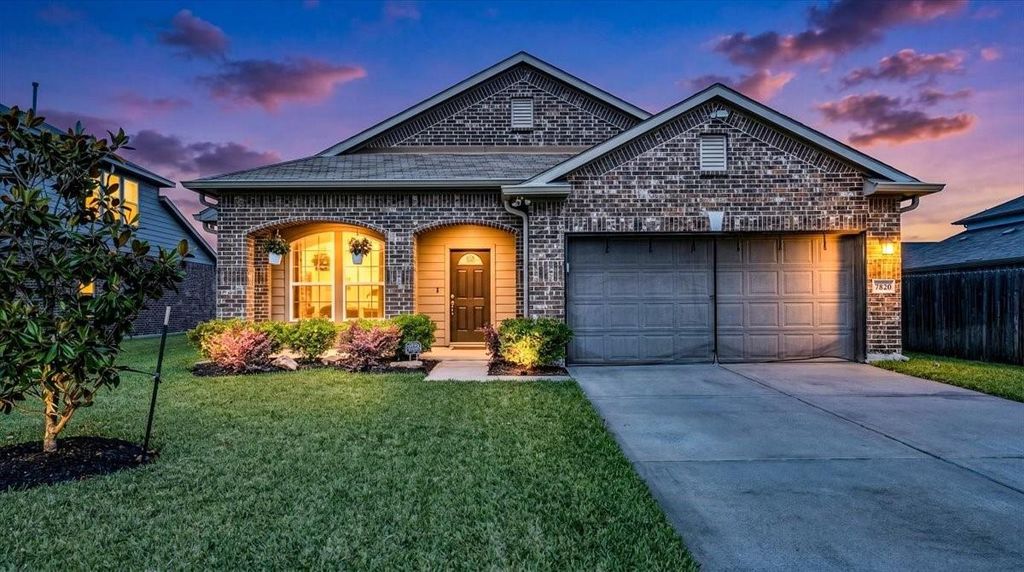 7820 Quartz Lane, Texas City, TX 77591