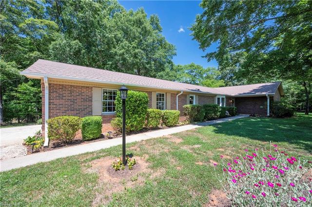 4484 Cotswold Road, Pfafftown, NC 27040