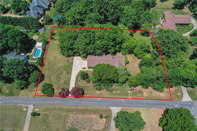 4484 Cotswold Road, Pfafftown, NC 27040