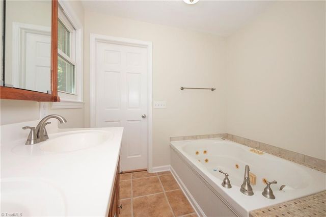 4484 Cotswold Road, Pfafftown, NC 27040