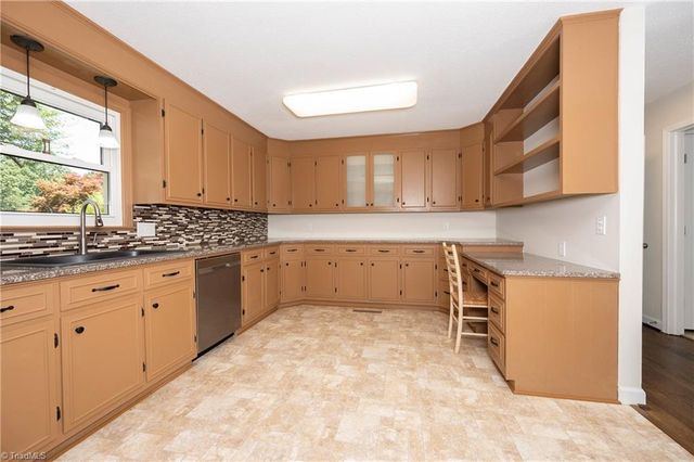 4484 Cotswold Road, Pfafftown, NC 27040