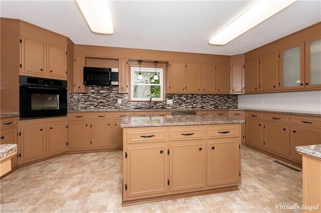 4484 Cotswold Road, Pfafftown, NC 27040