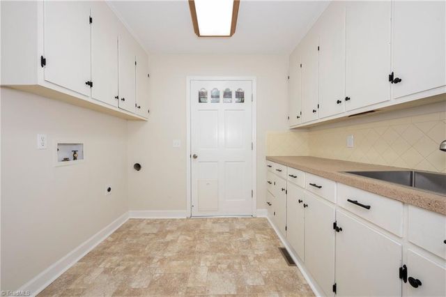 4484 Cotswold Road, Pfafftown, NC 27040