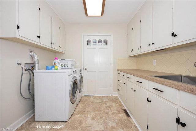 4484 Cotswold Road, Pfafftown, NC 27040