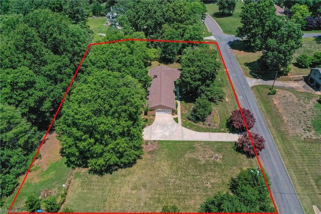 4484 Cotswold Road, Pfafftown, NC 27040