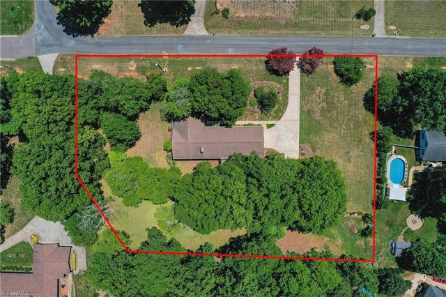 4484 Cotswold Road, Pfafftown, NC 27040