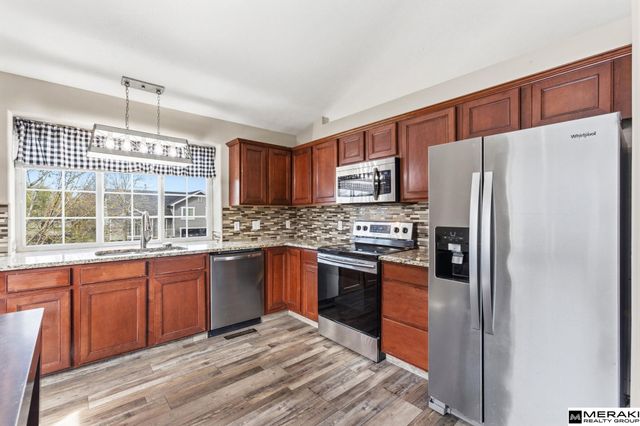 807 Clearwater Drive, Papillion, NE 68046