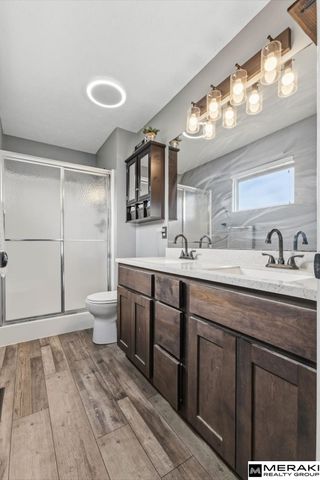 807 Clearwater Drive, Papillion, NE 68046