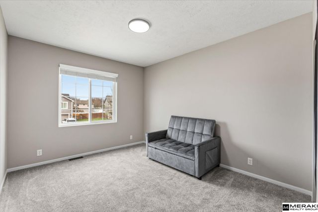 807 Clearwater Drive, Papillion, NE 68046