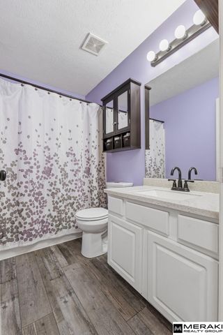 807 Clearwater Drive, Papillion, NE 68046