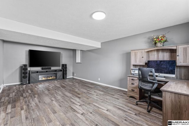 807 Clearwater Drive, Papillion, NE 68046