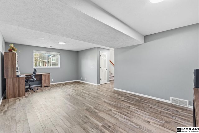 807 Clearwater Drive, Papillion, NE 68046