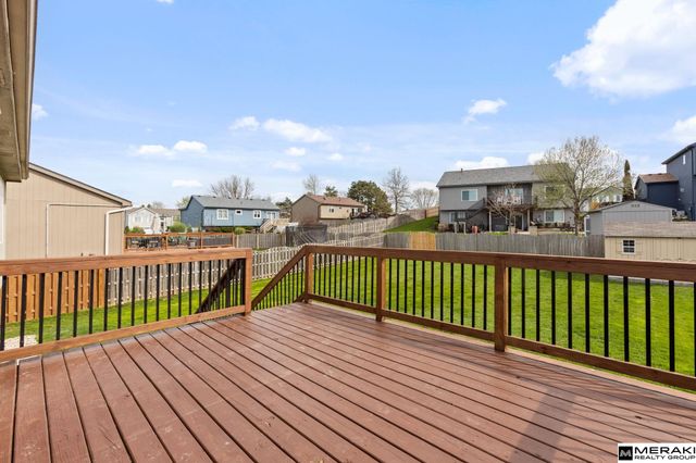 807 Clearwater Drive, Papillion, NE 68046