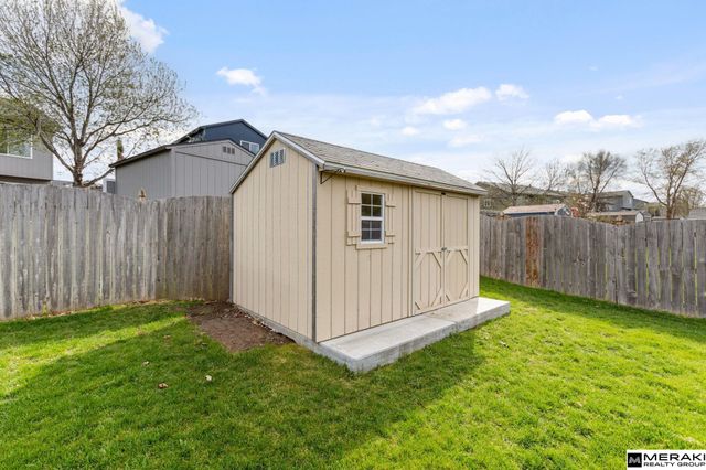 807 Clearwater Drive, Papillion, NE 68046