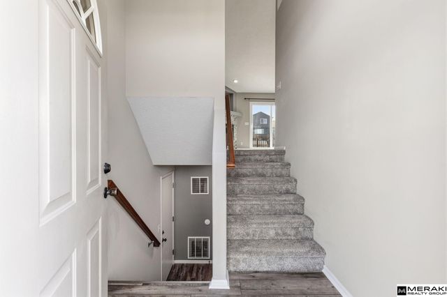 807 Clearwater Drive, Papillion, NE 68046