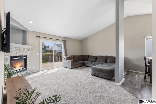 807 Clearwater Drive, Papillion, NE 68046