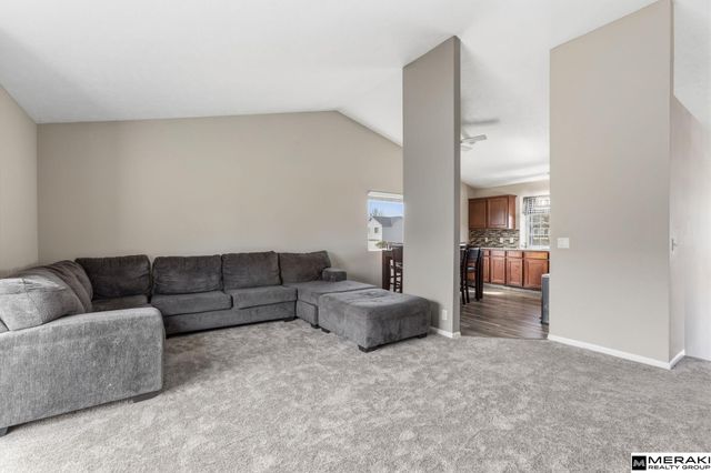 807 Clearwater Drive, Papillion, NE 68046