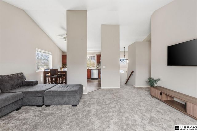 807 Clearwater Drive, Papillion, NE 68046