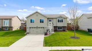 807 Clearwater Drive, Papillion, NE 68046