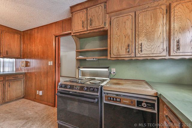1721 E 13th Street, Okmulgee, OK 74447
