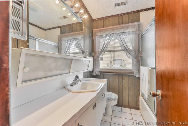 1721 E 13th Street, Okmulgee, OK 74447