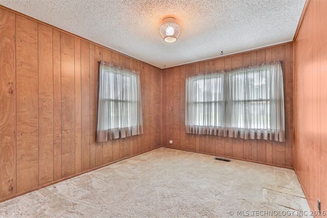 1721 E 13th Street, Okmulgee, OK 74447
