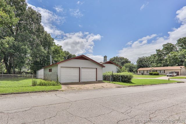 1721 E 13th Street, Okmulgee, OK 74447