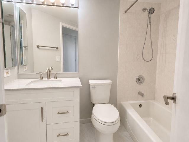 1653 River Street 306, Des Plaines, IL 60016