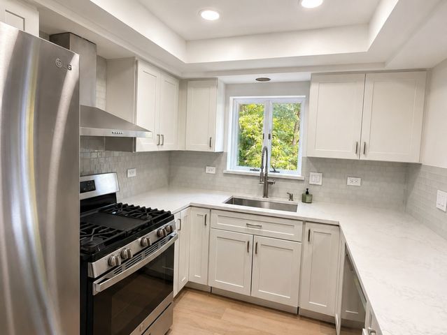 1653 River Street 306, Des Plaines, IL 60016