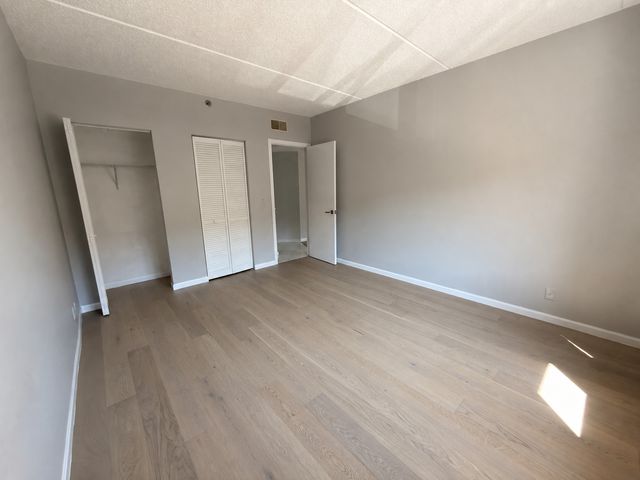 1653 River Street 306, Des Plaines, IL 60016