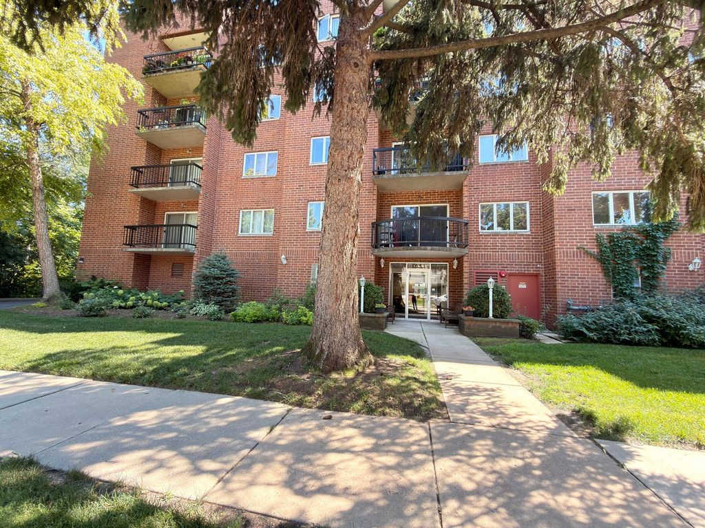 1653 River Street 306, Des Plaines, IL 60016