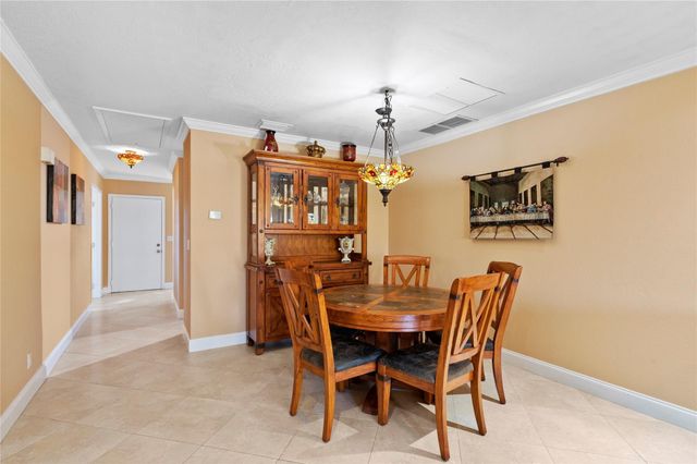 8729 Chevy Chase Drive 145, Boca Raton, FL 33433