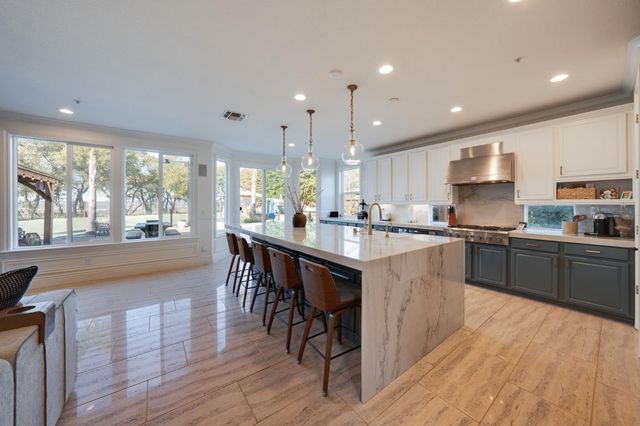 4541 Longview Dr, Rocklin, CA 95677