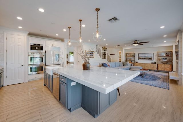 4541 Longview Dr, Rocklin, CA 95677