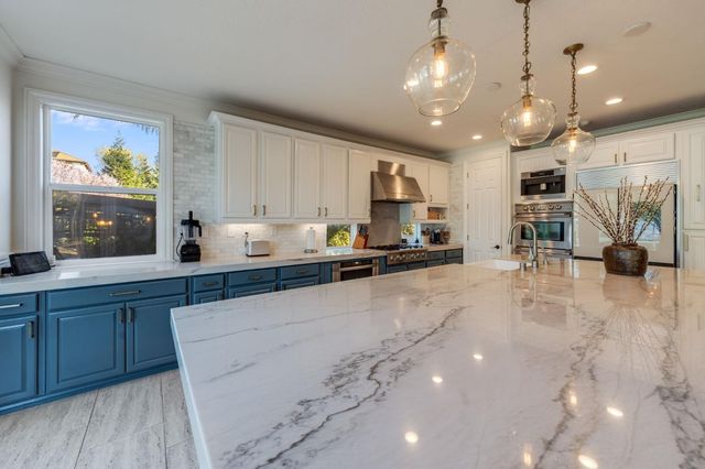 4541 Longview Dr, Rocklin, CA 95677