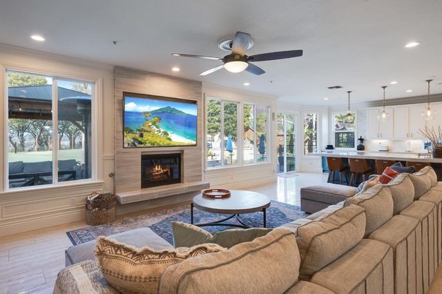 4541 Longview Dr, Rocklin, CA 95677