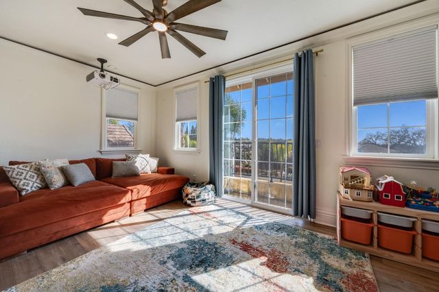 4541 Longview Dr, Rocklin, CA 95677