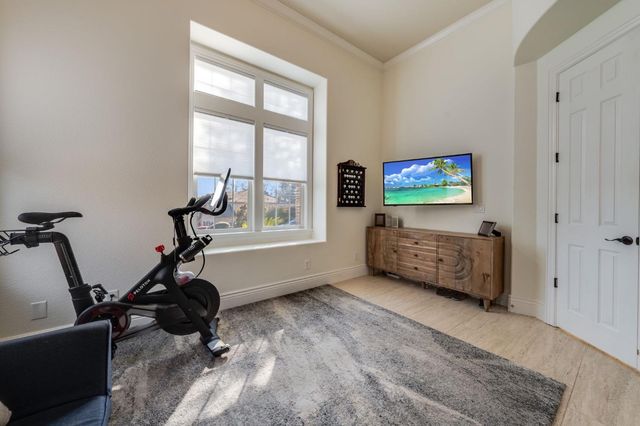4541 Longview Dr, Rocklin, CA 95677