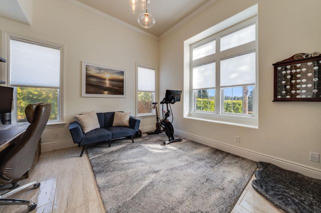 4541 Longview Dr, Rocklin, CA 95677
