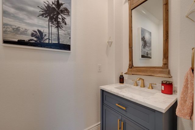 4541 Longview Dr, Rocklin, CA 95677
