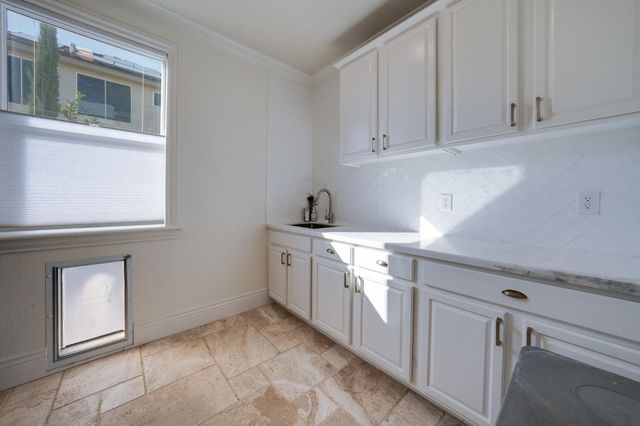 4541 Longview Dr, Rocklin, CA 95677