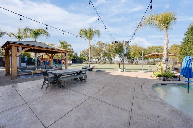 4541 Longview Dr, Rocklin, CA 95677