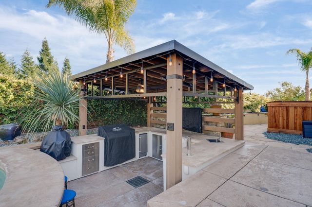 4541 Longview Dr, Rocklin, CA 95677