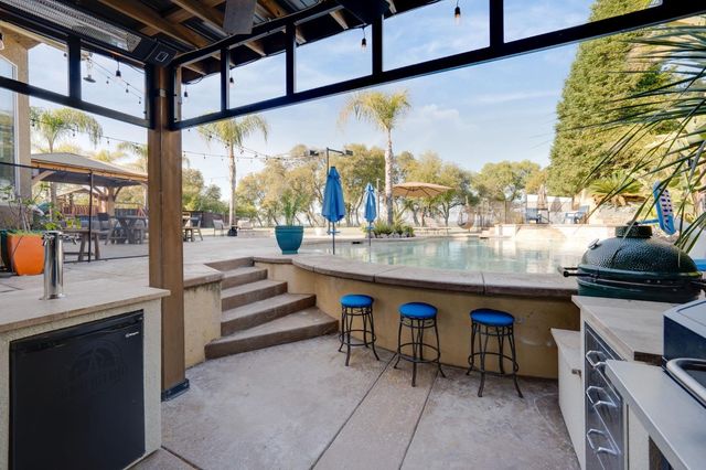 4541 Longview Dr, Rocklin, CA 95677