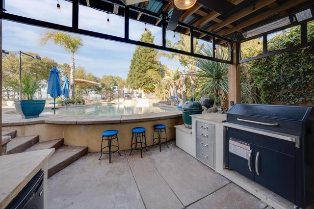 4541 Longview Dr, Rocklin, CA 95677