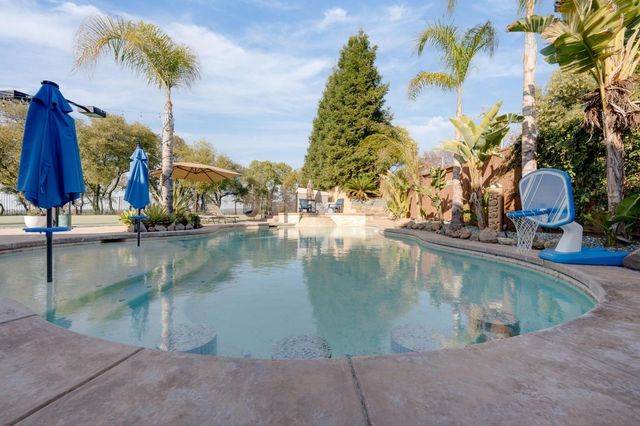 4541 Longview Dr, Rocklin, CA 95677